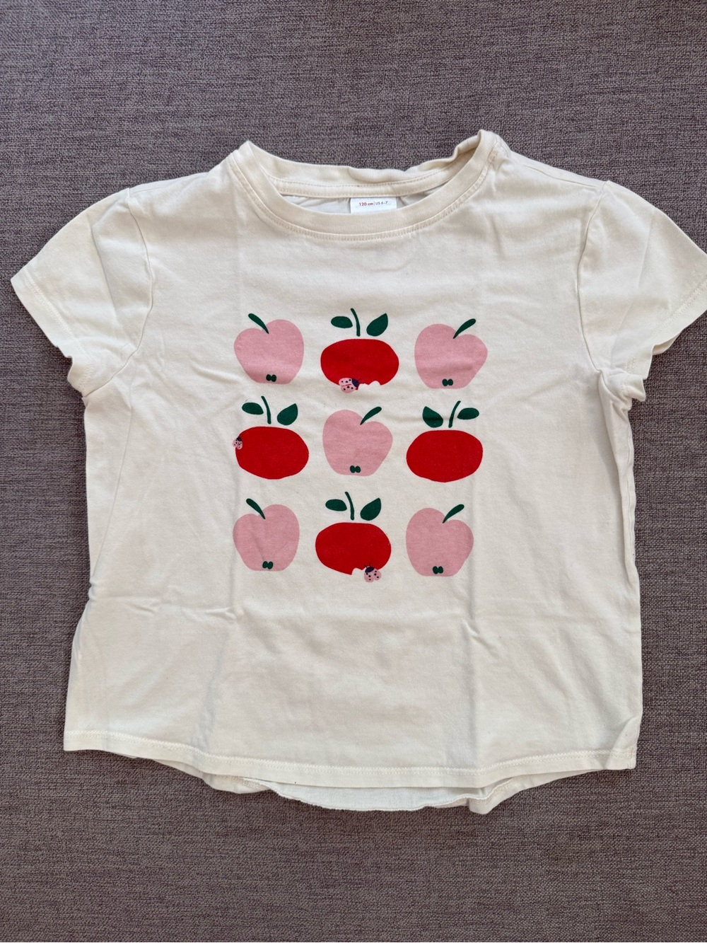 Hanna Andersson Cream Short Sleeve Tee with Pink & Red Apple Print EU 120 6-7